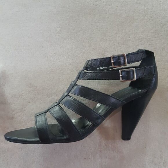 SoftMocāBlackāLeatherāStrappyĀ SandalāHeels - Picture 13 of 16